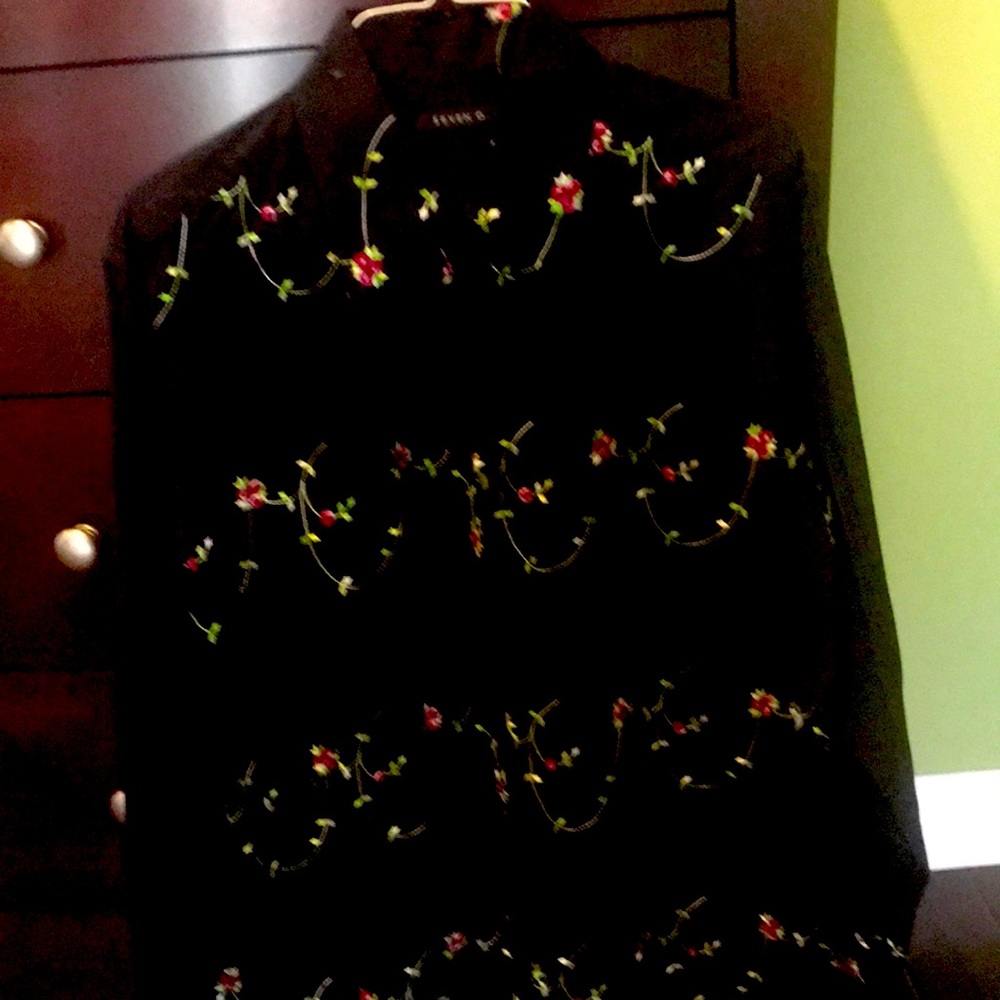 7 diamonds XL shirt.  Black with stitching. Very stylish.  Great condition. Chic